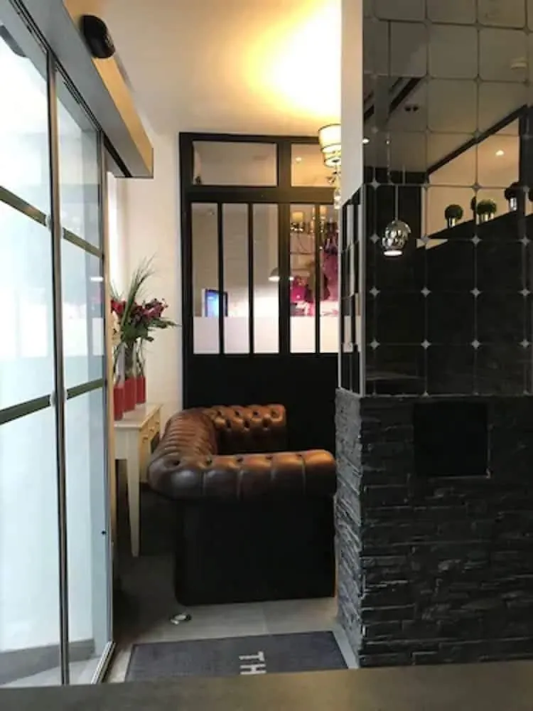 ***  The Element Hotel Paris France