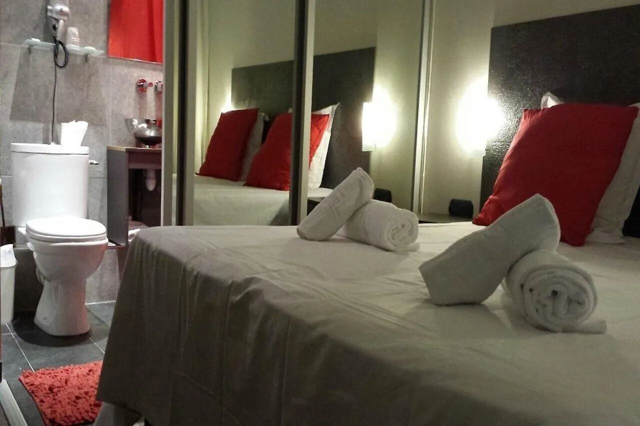***  The Element Hotel Paris France