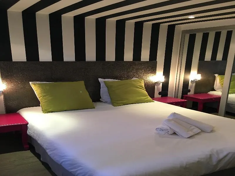***  The Element Hotel Paris France