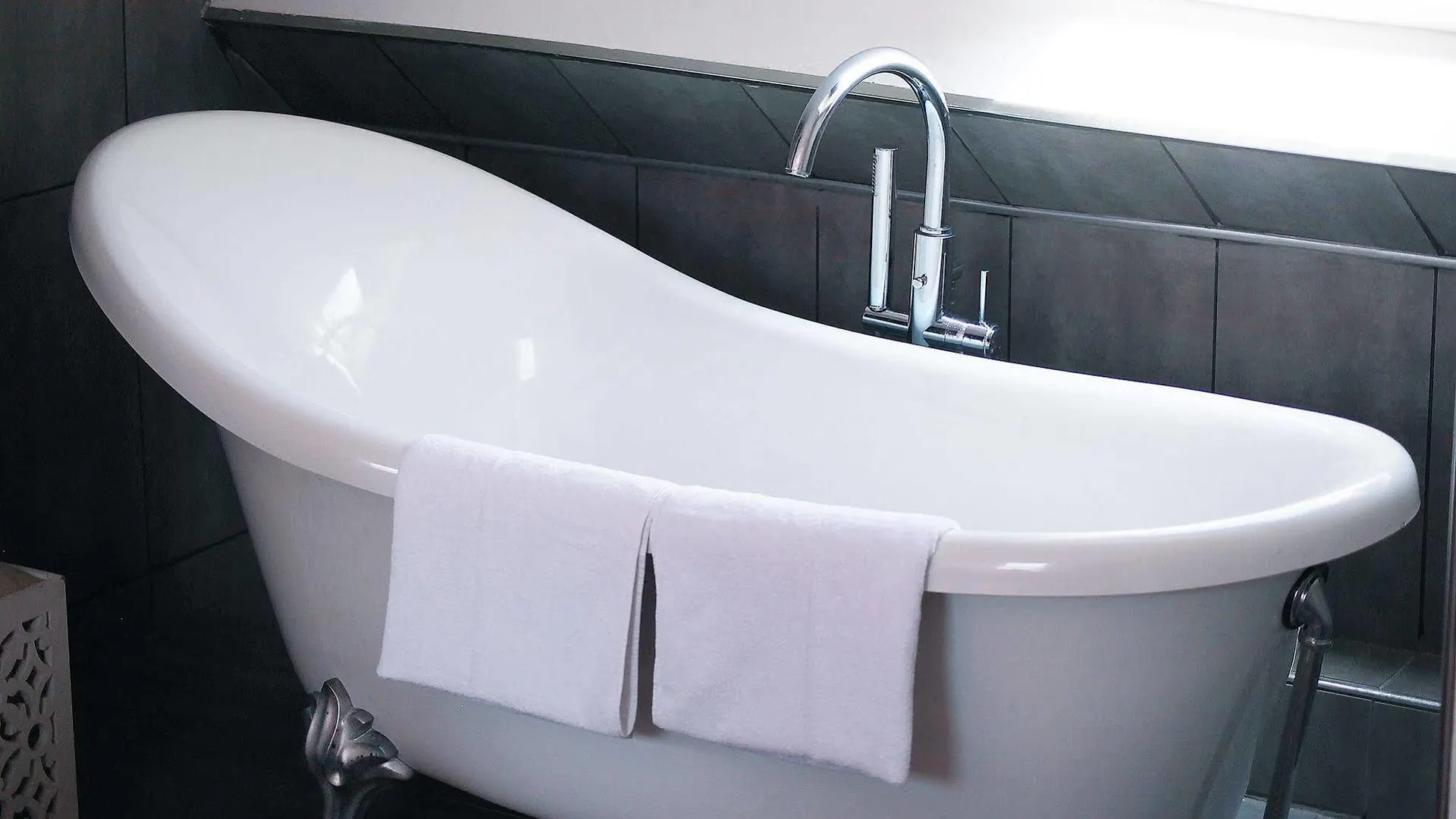 ***  The Element Hotel Paris France
